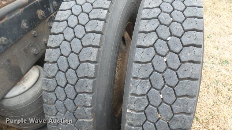 image for item DC1898 2000 Peterbilt 378 semi truck