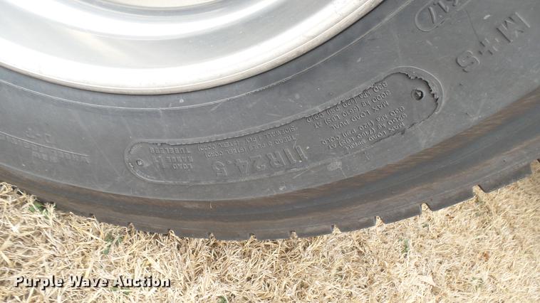 image for item DC1898 2000 Peterbilt 378 semi truck