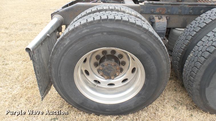 image for item DC1898 2000 Peterbilt 378 semi truck