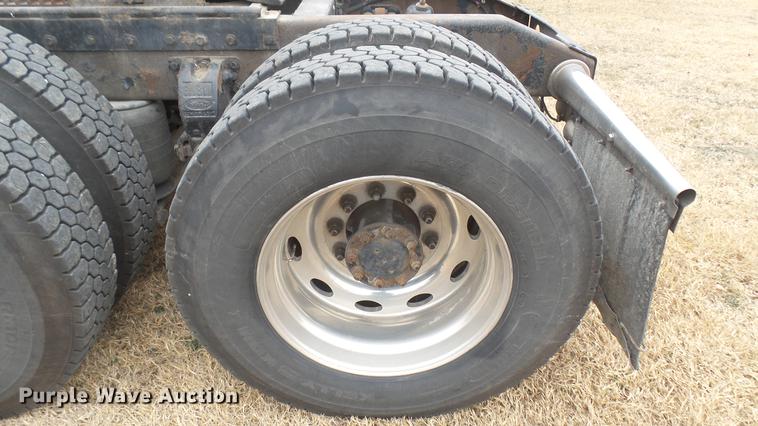 image for item DC1898 2000 Peterbilt 378 semi truck