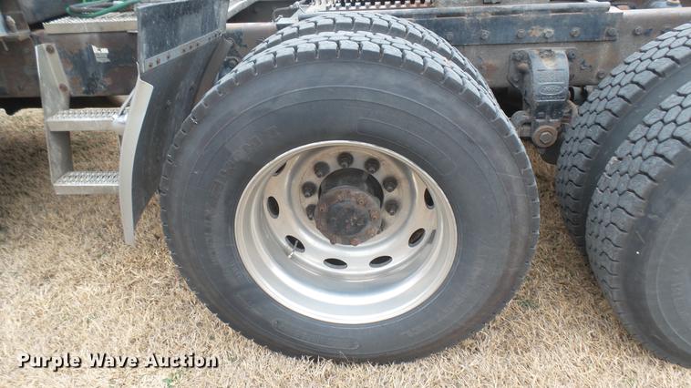 image for item DC1898 2000 Peterbilt 378 semi truck