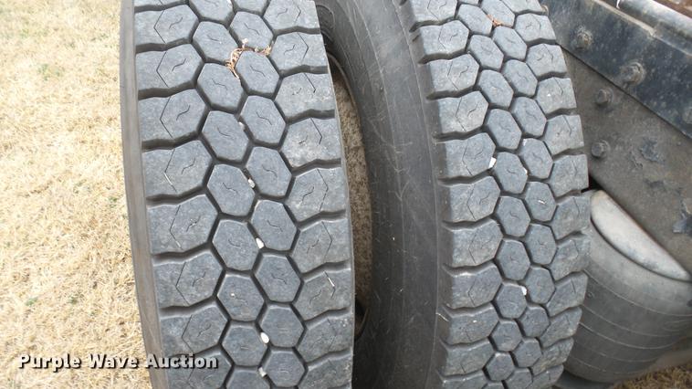 image for item DC1898 2000 Peterbilt 378 semi truck