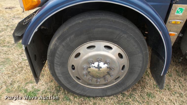 image for item DC1898 2000 Peterbilt 378 semi truck