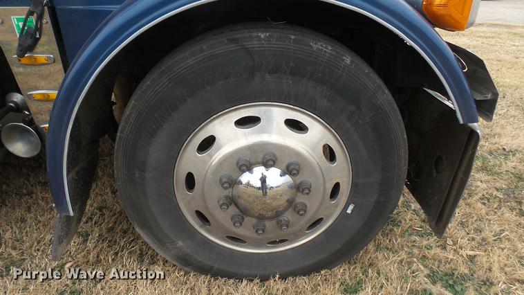 image for item DC1898 2000 Peterbilt 378 semi truck