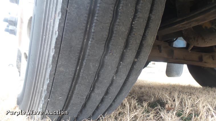 image for item DC1898 2000 Peterbilt 378 semi truck