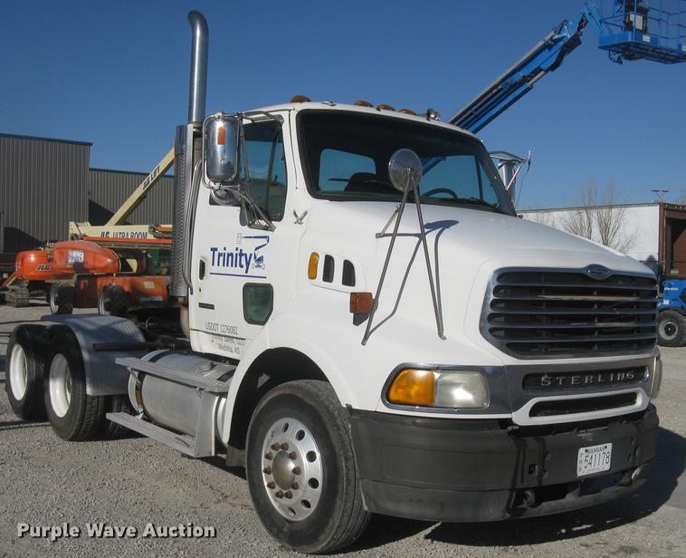 image for item DC2373 2006 Sterling A9500 semi truck