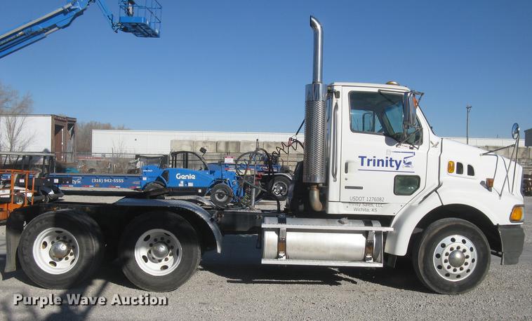 image for item DC2373 2006 Sterling A9500 semi truck