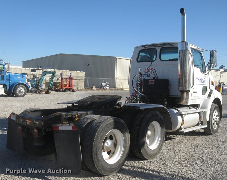 image for item DC2373 2006 Sterling A9500 semi truck