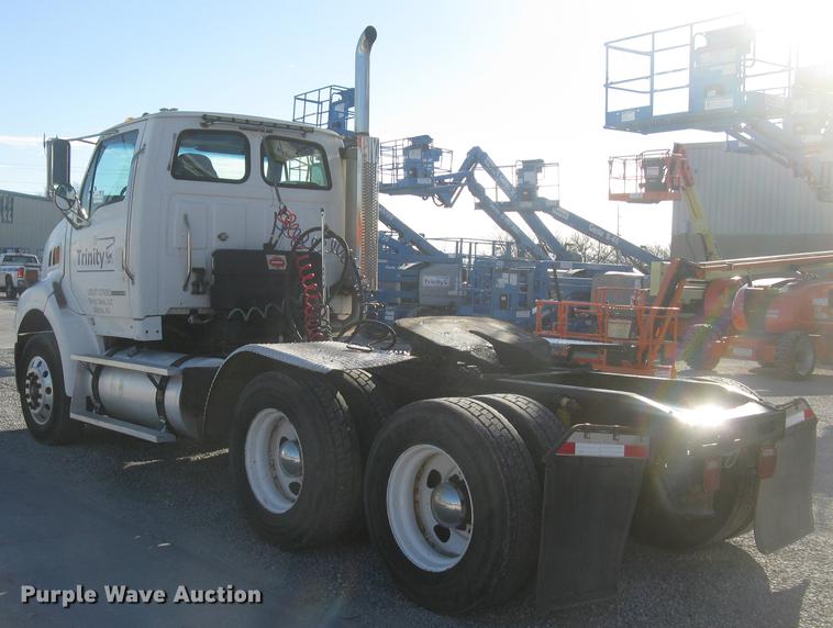 image for item DC2373 2006 Sterling A9500 semi truck