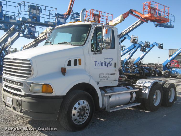 image for item DC2373 2006 Sterling A9500 semi truck