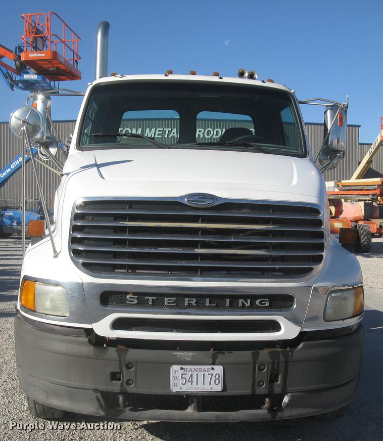 image for item DC2373 2006 Sterling A9500 semi truck