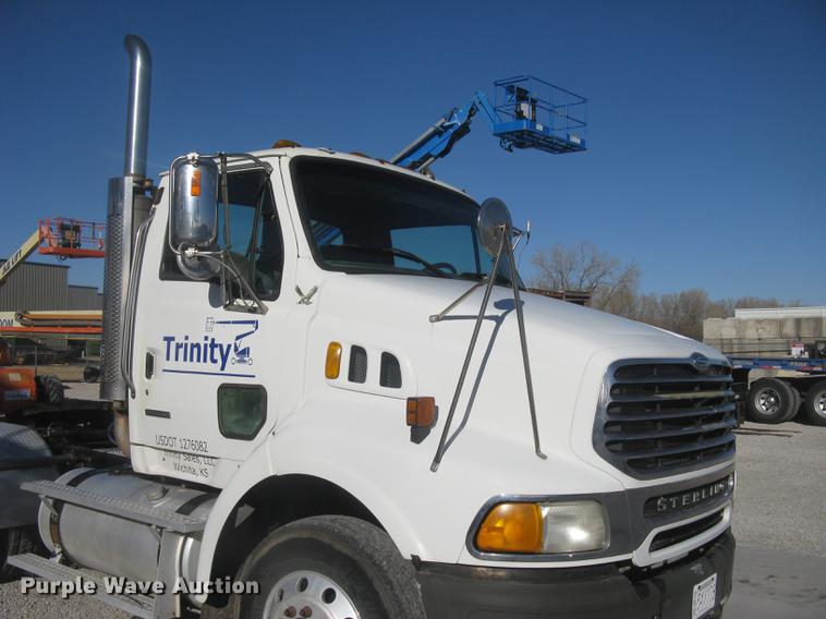 image for item DC2373 2006 Sterling A9500 semi truck