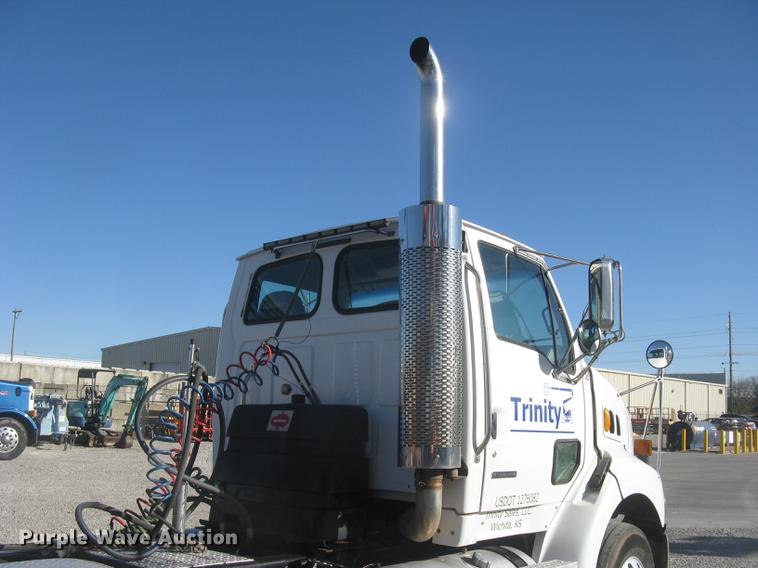 image for item DC2373 2006 Sterling A9500 semi truck