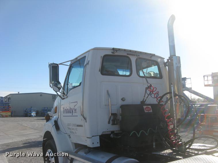 image for item DC2373 2006 Sterling A9500 semi truck
