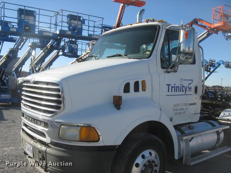 image for item DC2373 2006 Sterling A9500 semi truck