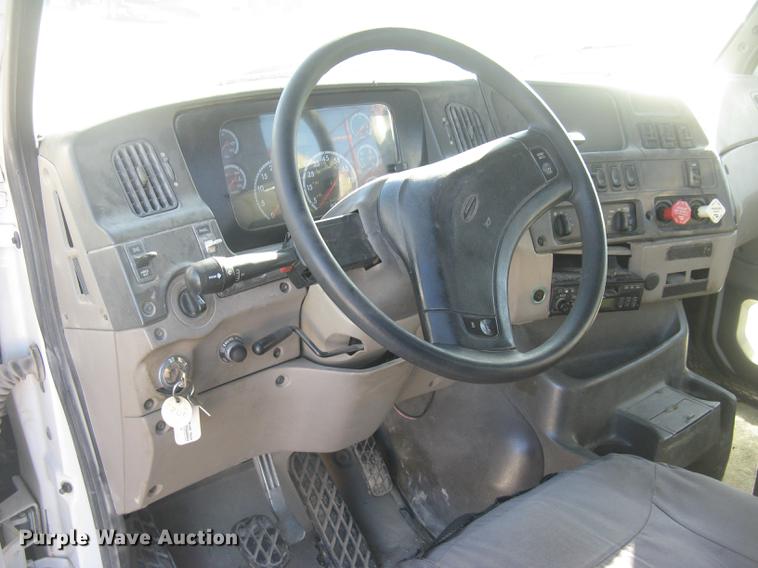 image for item DC2373 2006 Sterling A9500 semi truck