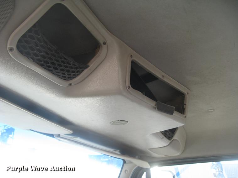 image for item DC2373 2006 Sterling A9500 semi truck