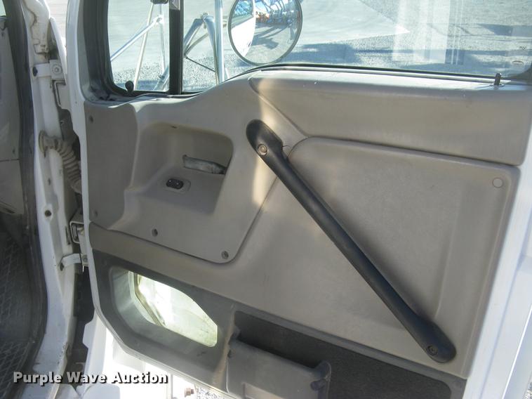 image for item DC2373 2006 Sterling A9500 semi truck