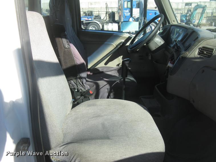 image for item DC2373 2006 Sterling A9500 semi truck