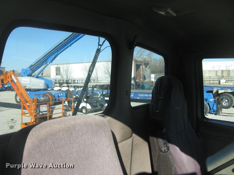 image for item DC2373 2006 Sterling A9500 semi truck