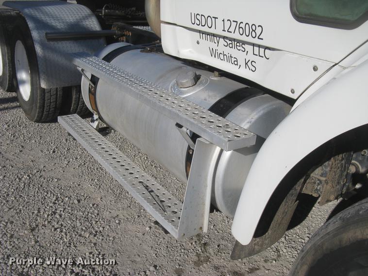 image for item DC2373 2006 Sterling A9500 semi truck