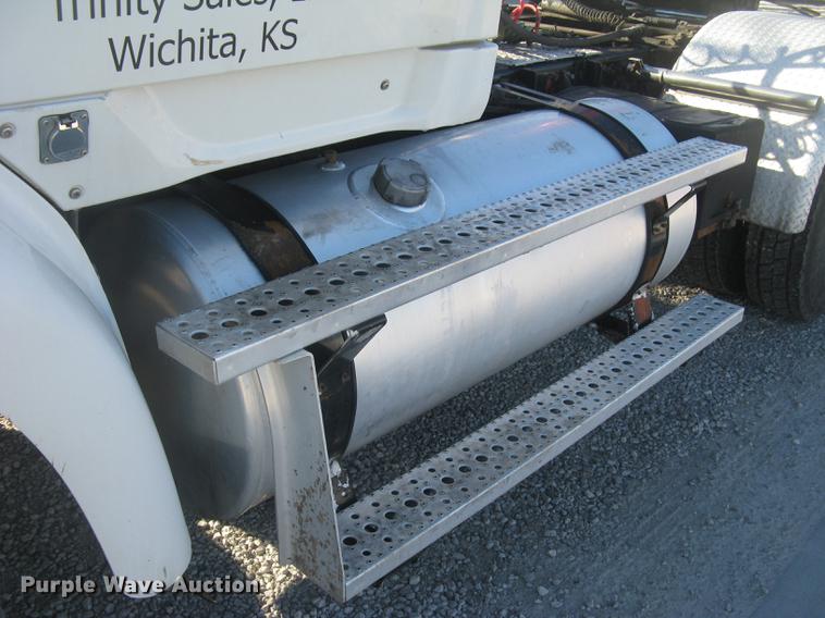 image for item DC2373 2006 Sterling A9500 semi truck