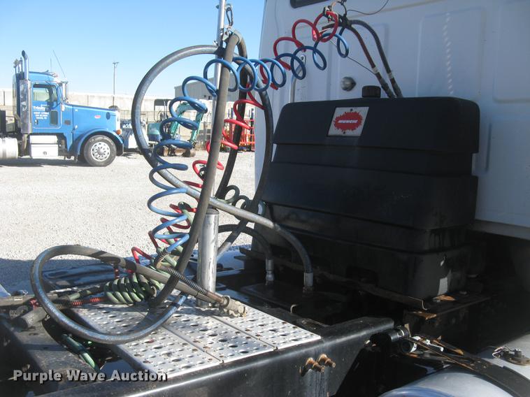 image for item DC2373 2006 Sterling A9500 semi truck