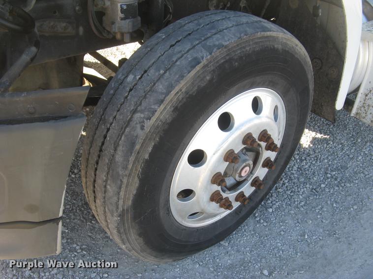 image for item DC2373 2006 Sterling A9500 semi truck