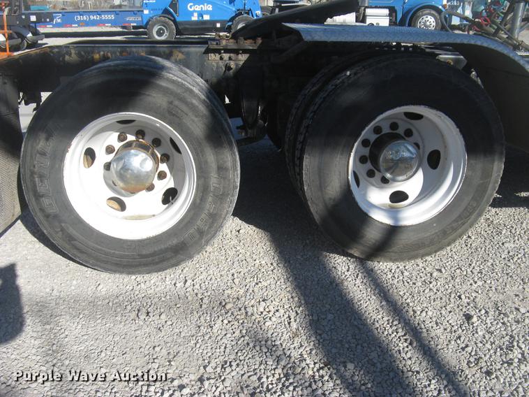 image for item DC2373 2006 Sterling A9500 semi truck