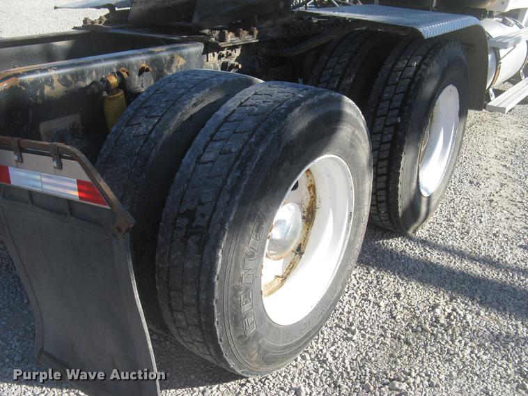 image for item DC2373 2006 Sterling A9500 semi truck