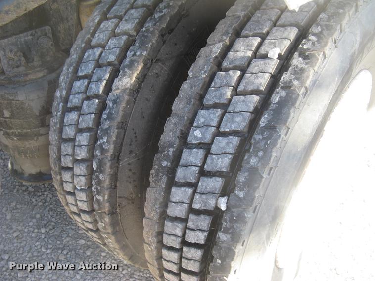 image for item DC2373 2006 Sterling A9500 semi truck