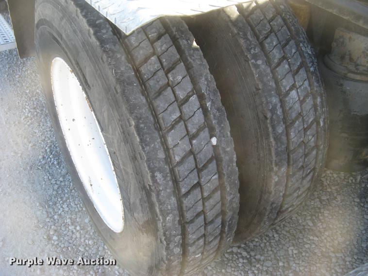 image for item DC2373 2006 Sterling A9500 semi truck