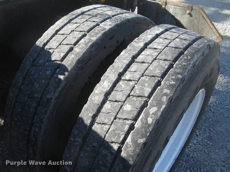 image for item DC2373 2006 Sterling A9500 semi truck