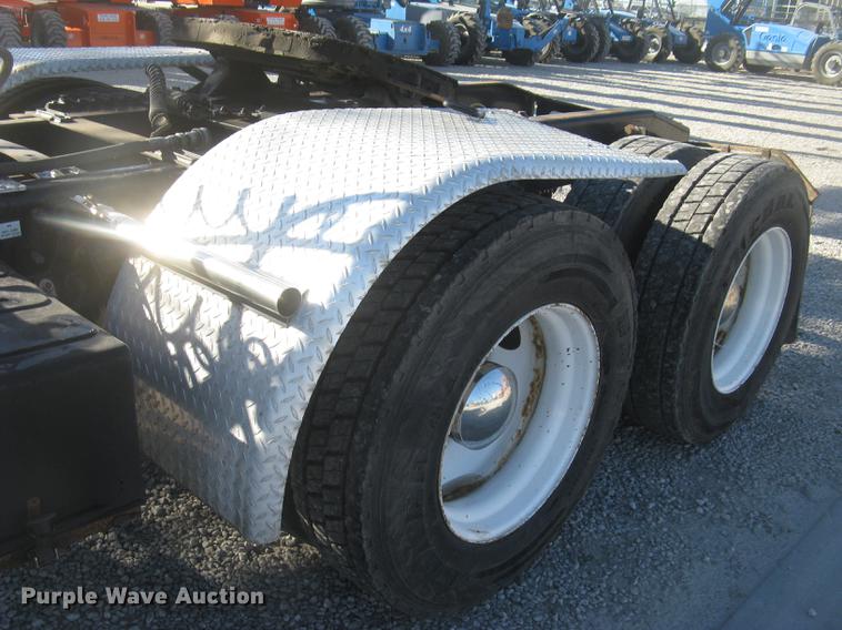 image for item DC2373 2006 Sterling A9500 semi truck