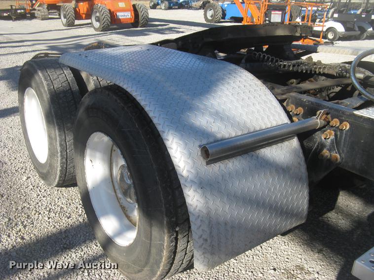 image for item DC2373 2006 Sterling A9500 semi truck