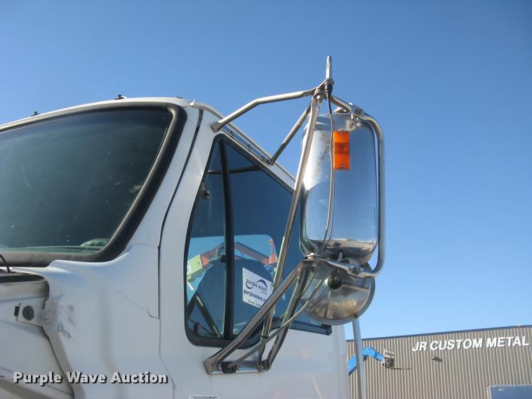 image for item DC2373 2006 Sterling A9500 semi truck