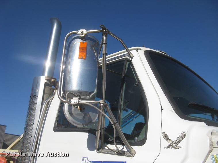 image for item DC2373 2006 Sterling A9500 semi truck