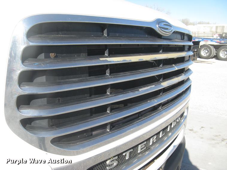 image for item DC2373 2006 Sterling A9500 semi truck