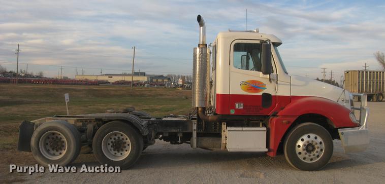 image for item DC2449 2005 Freightliner Columbia semi truck