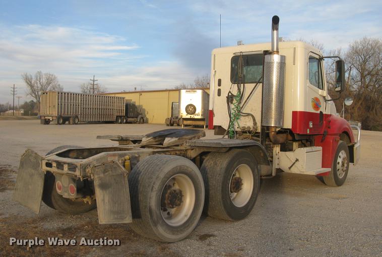 image for item DC2449 2005 Freightliner Columbia semi truck