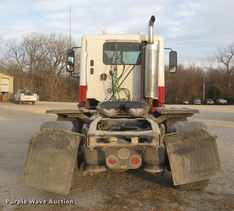 image for item DC2449 2005 Freightliner Columbia semi truck