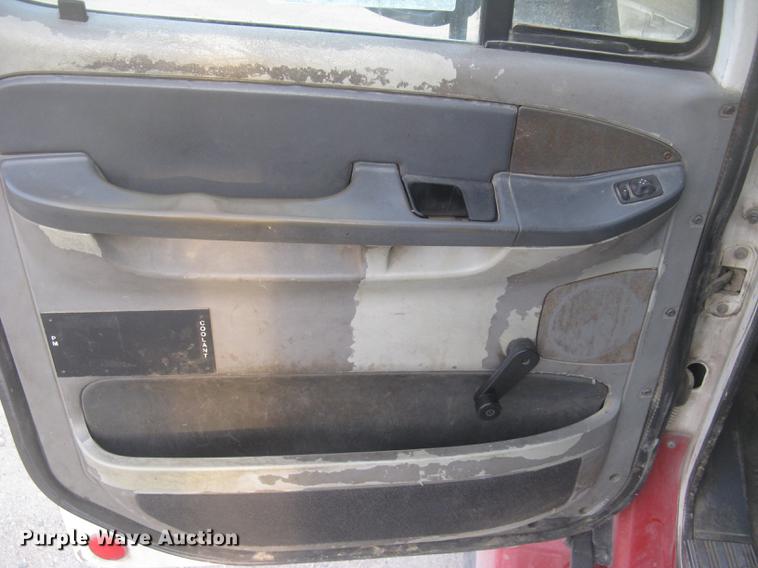 image for item DC2449 2005 Freightliner Columbia semi truck