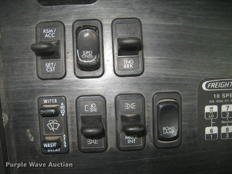 image for item DC2449 2005 Freightliner Columbia semi truck