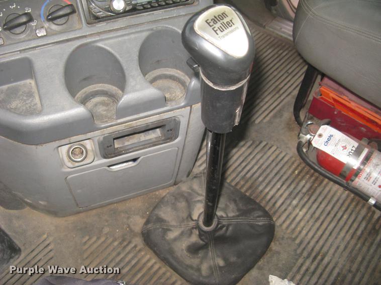 image for item DC2449 2005 Freightliner Columbia semi truck