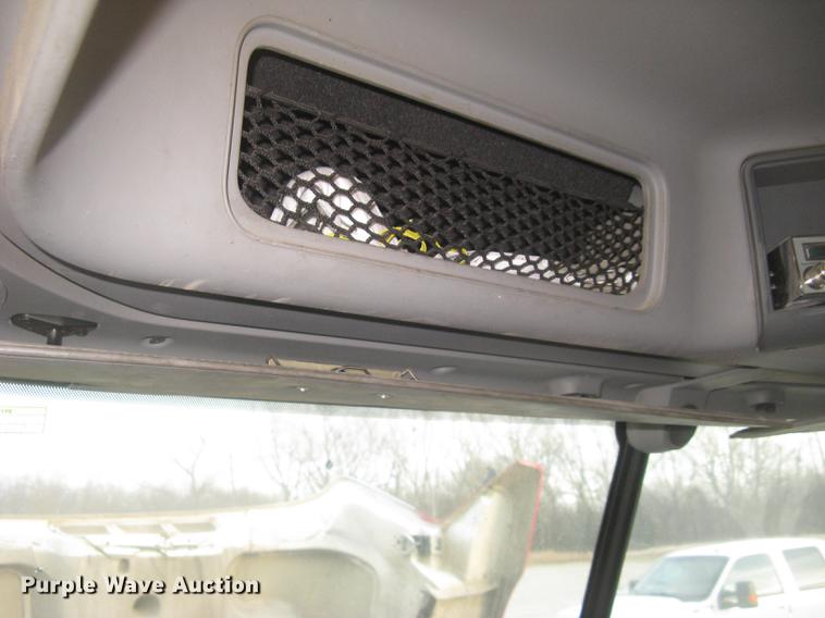 image for item DC2449 2005 Freightliner Columbia semi truck