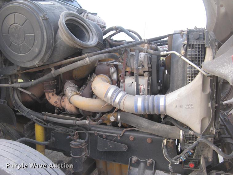 image for item DC2449 2005 Freightliner Columbia semi truck