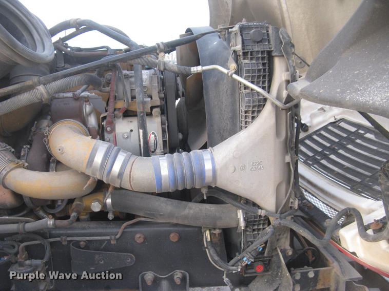 image for item DC2449 2005 Freightliner Columbia semi truck