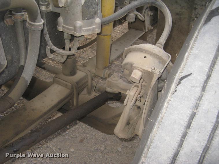 image for item DC2449 2005 Freightliner Columbia semi truck