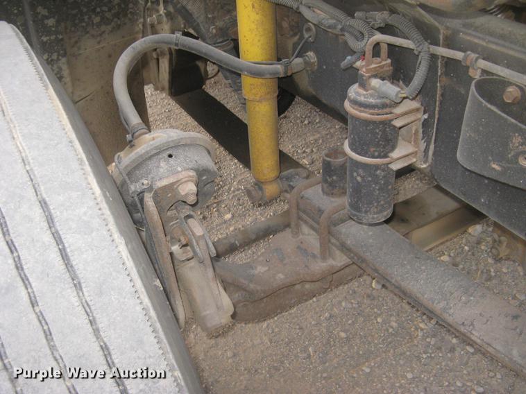 image for item DC2449 2005 Freightliner Columbia semi truck