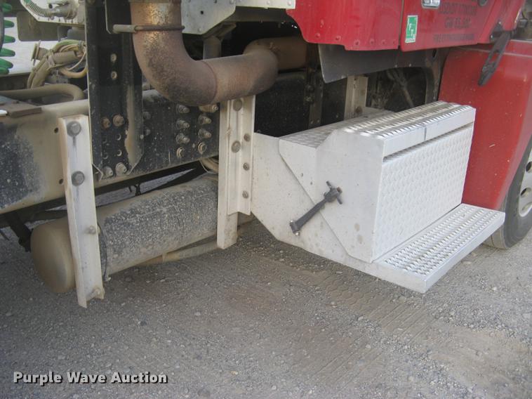 image for item DC2449 2005 Freightliner Columbia semi truck